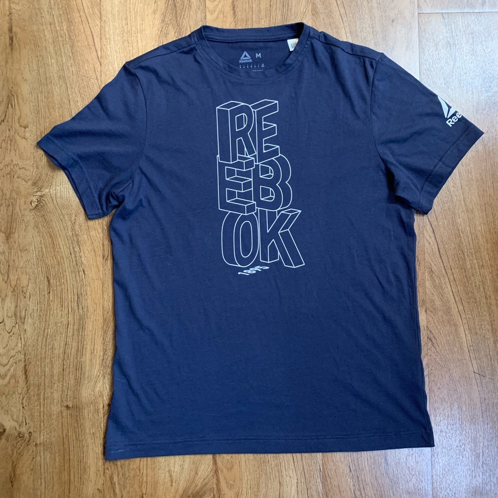 Graphic Series Reebok 1895 Tee. Navy color